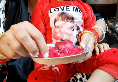 Digital Educators conduct a creative observation exercise in the Bakhtiyar Kaki's Dargah